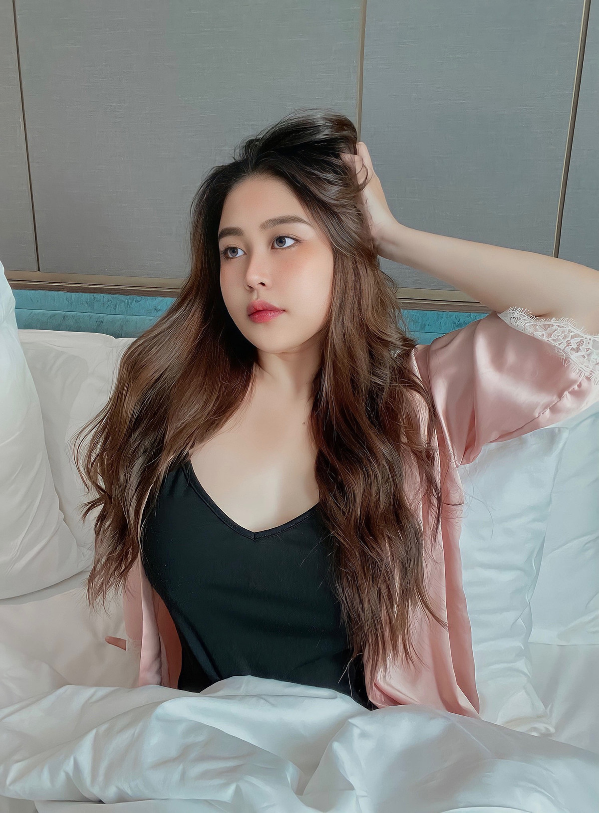 Từng nặng tới 75kg, thân hình không mảnh mai như nhiều cô gái khác nhưng Ngọc Huyền chưa bao giờ tự ti vì vóc dáng, luôn yêu bản thân và yêu cả những khuyết điểm.