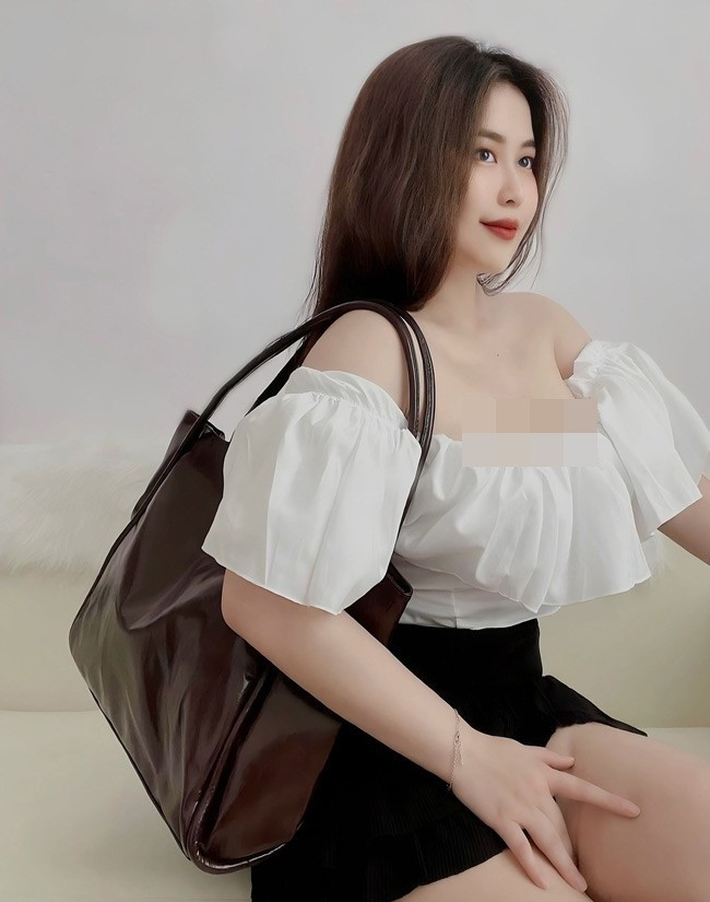 Dù đẹp lệch chuẩn nhưng hot girl Việt này vẫn luôn nổi bật trong từng khoảnh khắc mà cô đăng tải lên MXH.