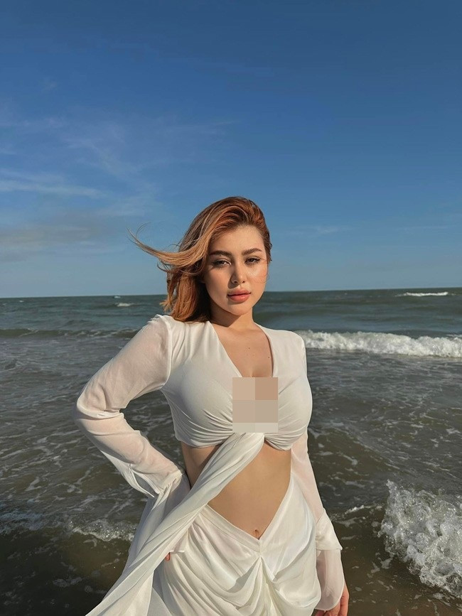 Ngoài Ngọc Huyền, gái xinh Trần Nhật Anh (nick name Sunna) cũng sở hữu thân hình đẹp lệch chuẩn.