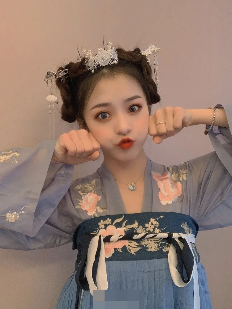 Ngoài ra, không chỉ dính phốt thái độ, Lưu Tư Dao còn bị mắng vì phát ngôn.