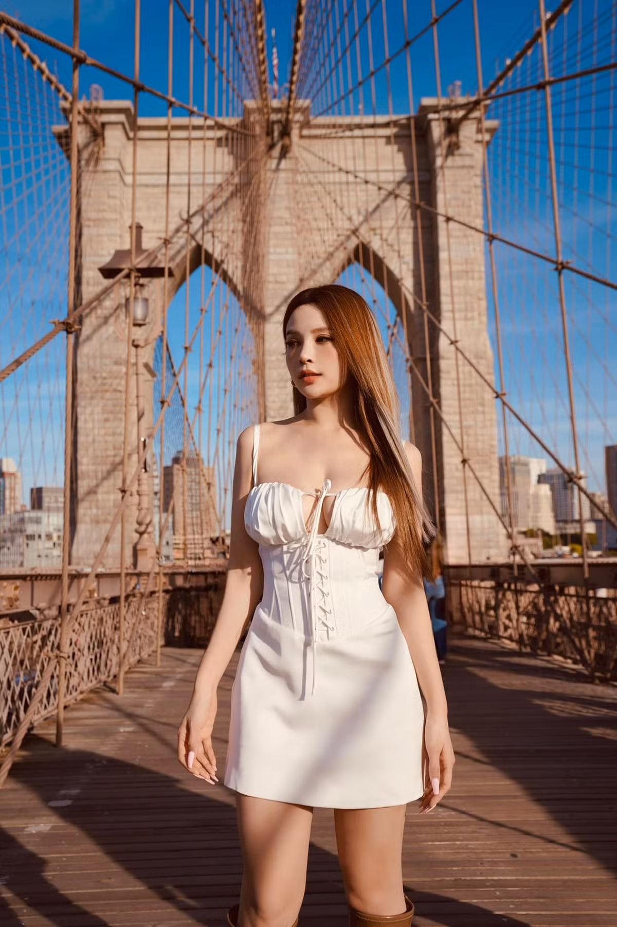 Dù trải qua 2 lần sinh nở nhưng nhờ chăm chỉ tập luyện, trau chuốt bản thân và sử dụng một số phương pháp thẩm mỹ nên sắc vóc của Huyền Baby vẫn khiến nhiều người ghen tị.