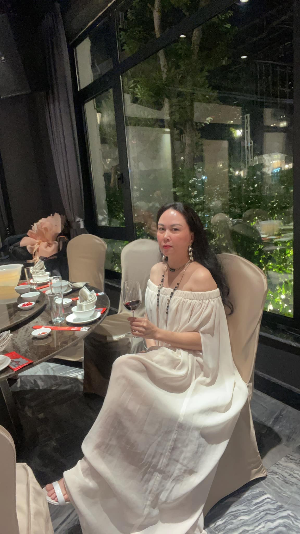 Dù không biết đời thường của Phượng Chanel ra sao nhưng sau 2 năm chia tay và làm mẹ đơn thân, cô đã truyền cảm hứng làm đẹp cũng như mặc đẹp tới nhiều chị em phụ nữ.