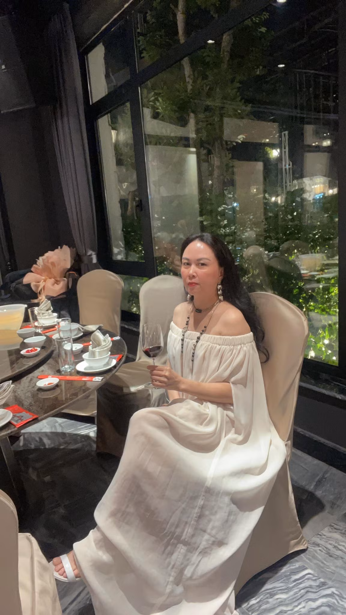 Dù không biết đời thường của Phượng Chanel ra sao nhưng sau 2 năm chia tay và làm mẹ đơn thân, cô đã truyền cảm hứng làm đẹp cũng như mặc đẹp tới nhiều chị em phụ nữ.