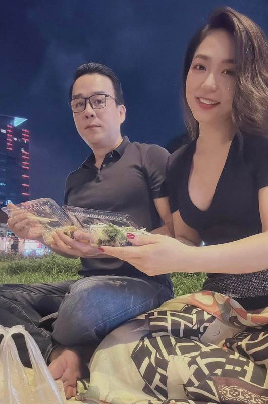 Có thể thấy, cuộc sống hôn nhân của "vua cá Koi" Thắng Ngô và vợ trẻ Hà Thanh Xuân đã không còn hạnh phúc như trước đó. Những mâu thuẫn tích tụ dần dần khiến cả hai không thể tiếp tục chung sống.