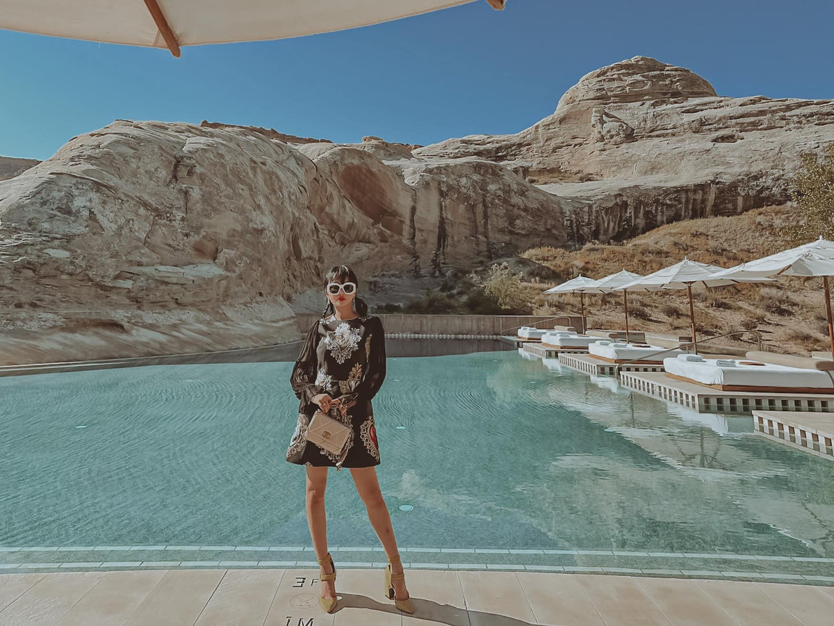 Từ trang phục tới vũ đạo, vợ hai Minh Nhựa thể hiện tài năng ấn tượng, thu về lượt view tương đối trên kênh Youtube của cô.