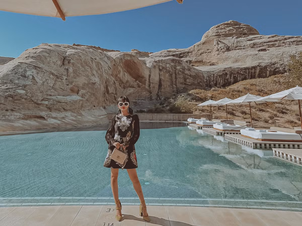 Từ trang phục tới vũ đạo, vợ hai Minh Nhựa thể hiện tài năng ấn tượng, thu về lượt view tương đối trên kênh Youtube của cô.