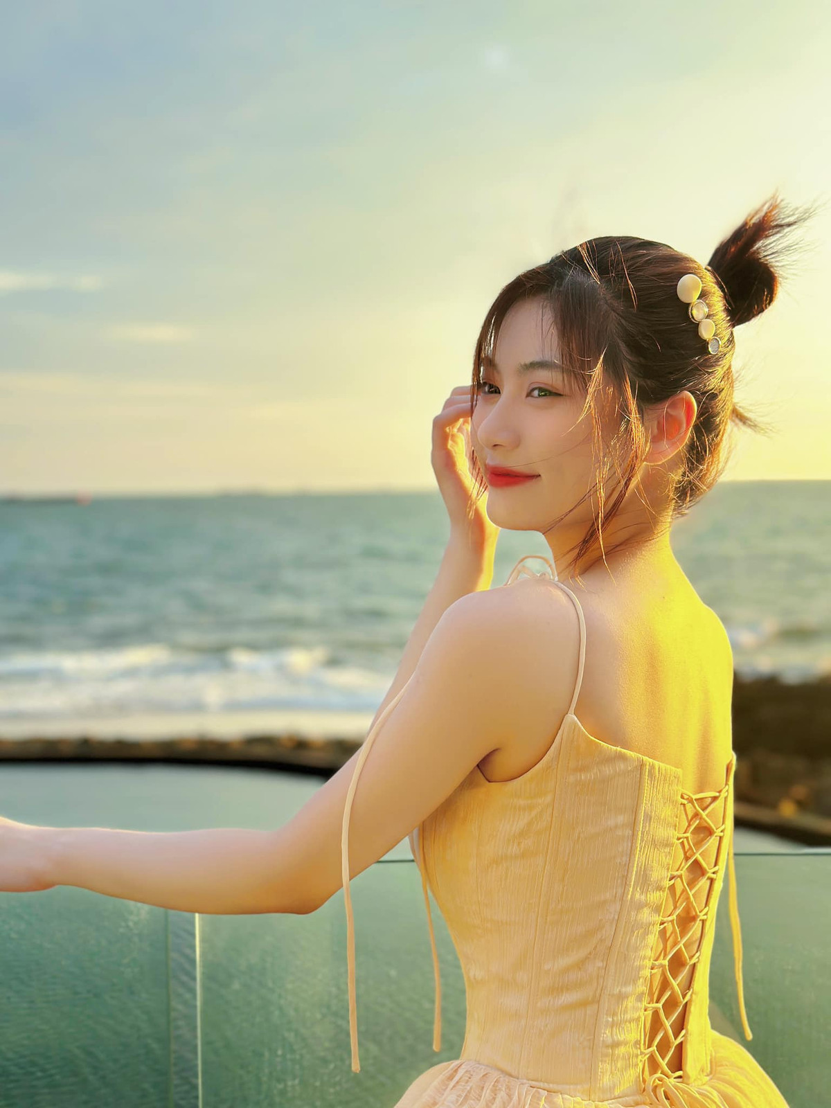 Nàng hot girl 1999 đang là beauty blogger và sở hữu fanpage hơn 1 triệu lượt theo dõi.