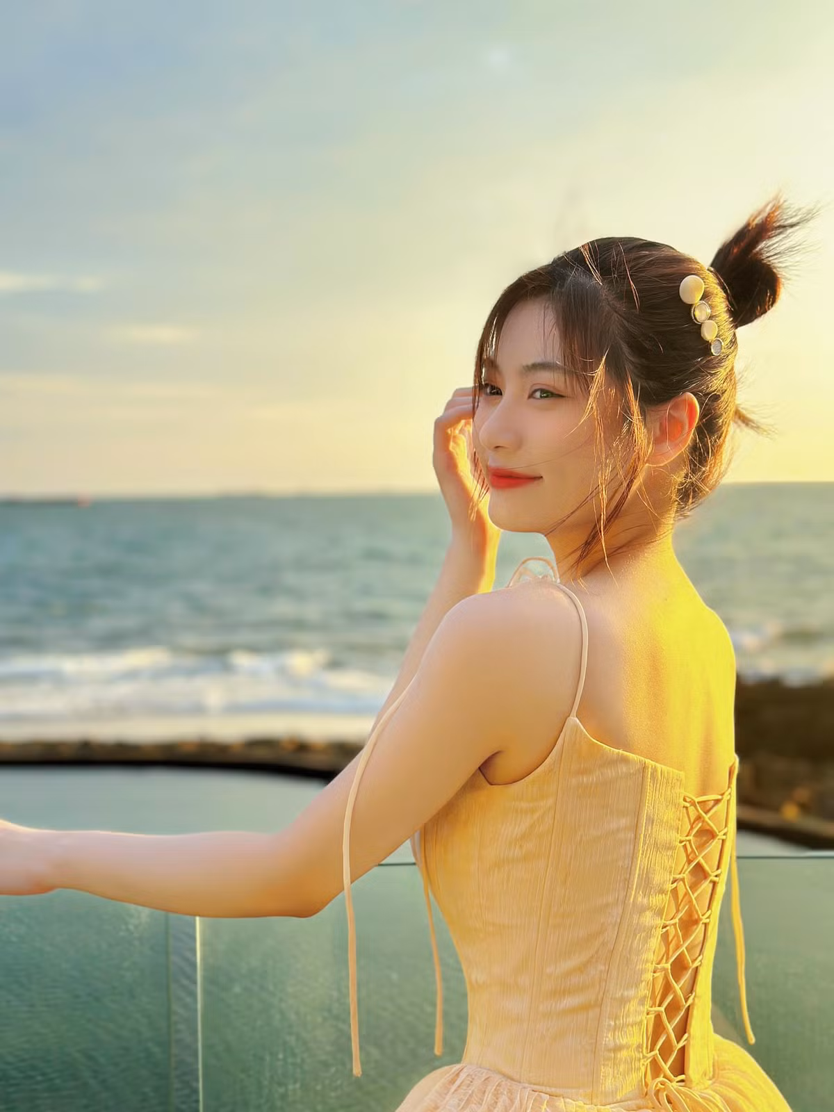 Nàng hot girl 1999 đang là beauty blogger và sở hữu fanpage hơn 1 triệu lượt theo dõi.