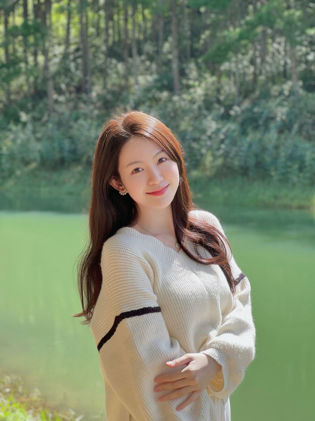 Mỹ nhân sinh năm 1999 có tỷ lệ hình thể chuẩn mực, với đôi chân thon dài nuột nà cùng chiếc eo nhỏ nhắn.