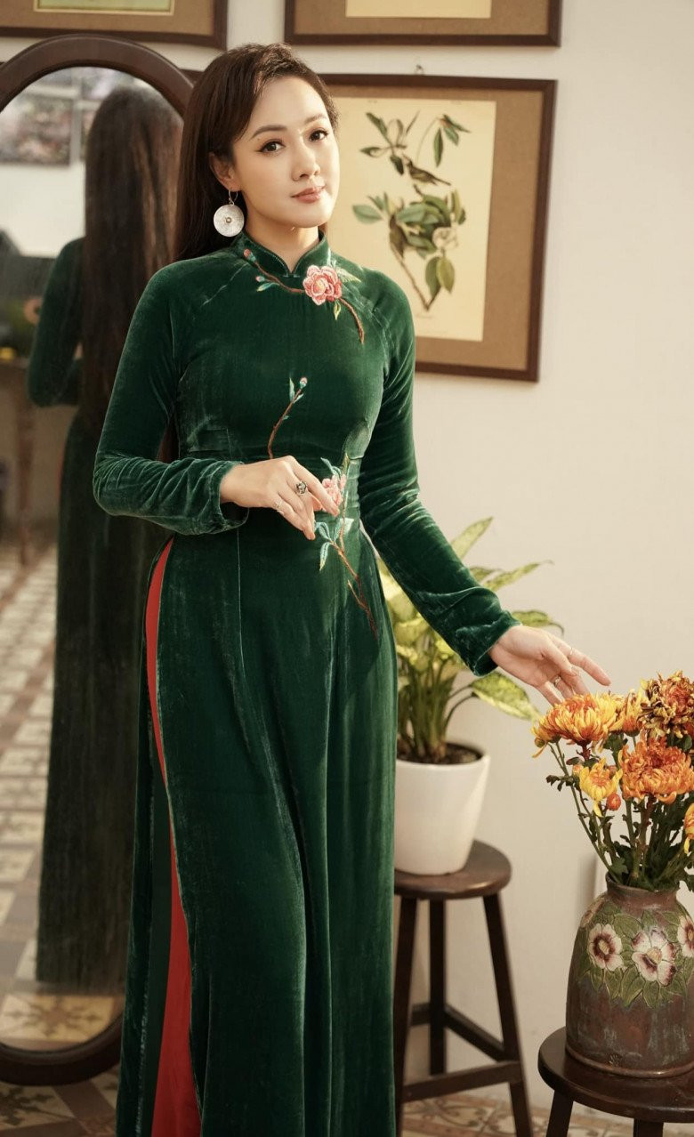 Cuối năm 2021, BTV Nguyễn Hoài Anh khiến nhiều người tiếc nuối khi chia sẻ rời bản tin 19h mỗi tối. Cô vẫn gắn bó với VTV nhưng ở nhiều vị trí mới.