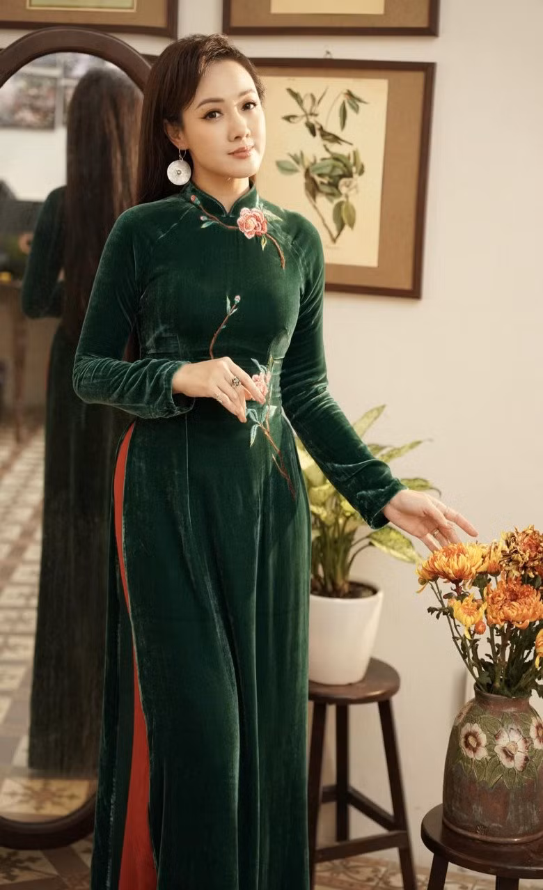 Cuối năm 2021, BTV Nguyễn Hoài Anh khiến nhiều người tiếc nuối khi chia sẻ rời bản tin 19h mỗi tối. Cô vẫn gắn bó với VTV nhưng ở nhiều vị trí mới.