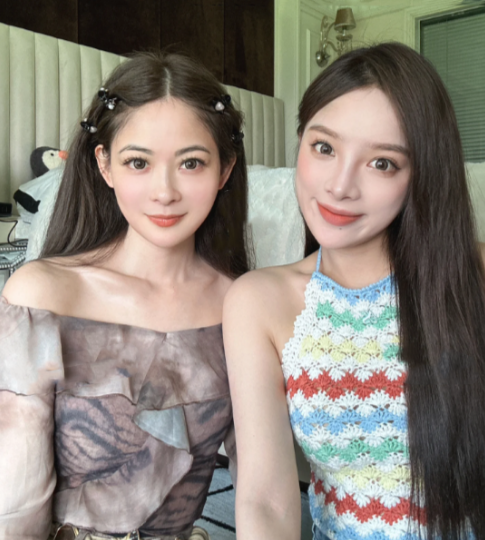 Mới đây, bà mẹ 50 tuổi tên Wang Jingrong gây sốt mạng xã hội Trung Quốc khi được con gái 29 tuổi khoe trên cá nhân của mình.