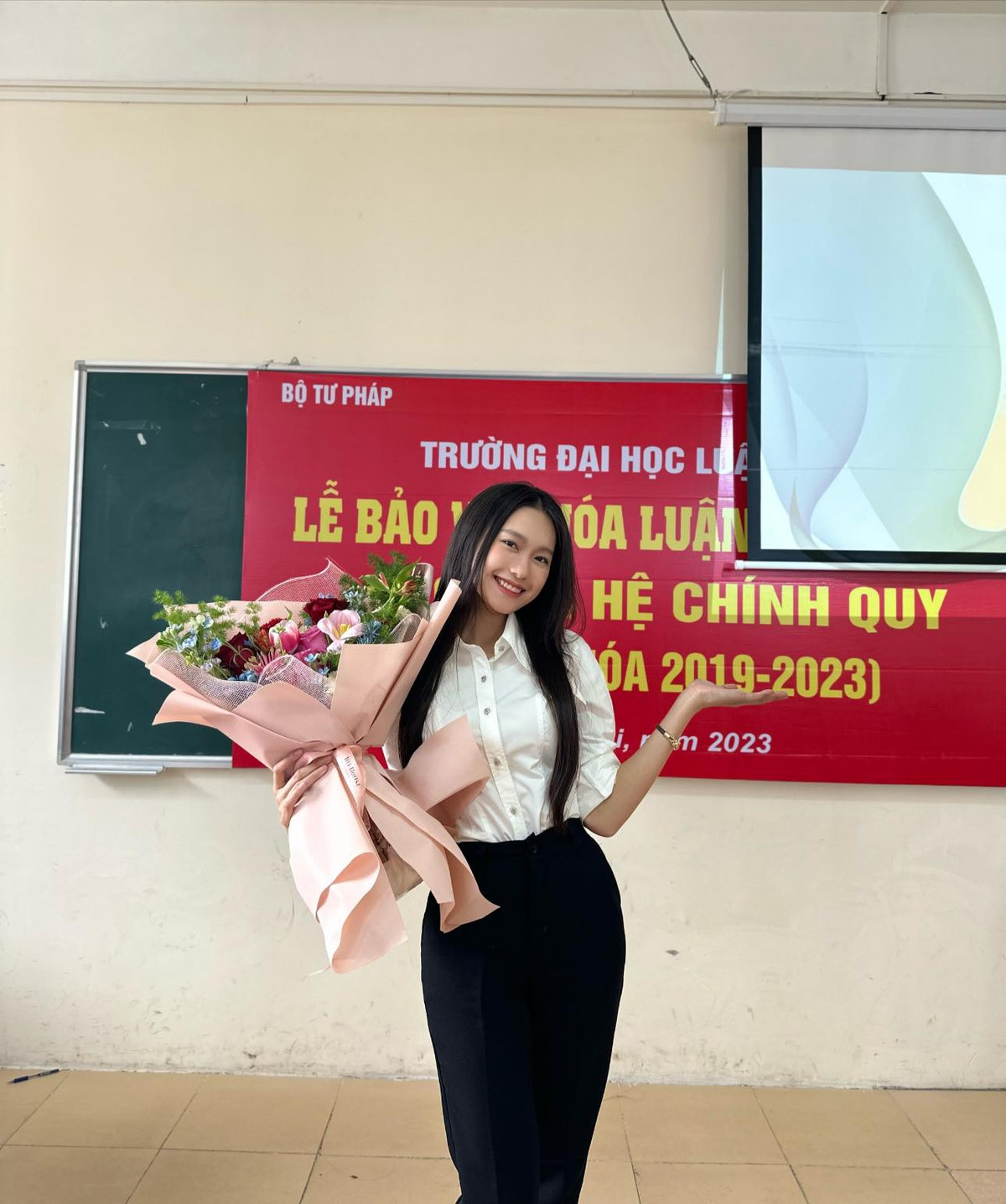 Với cư dân mạng, Doãn Hải My còn được chú ý đến vị trí “tiểu thư Hà thành” có thần thái sang chảnh, nhẹ nhàng.