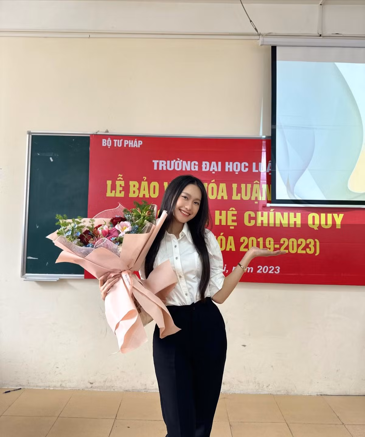 Với cư dân mạng, Doãn Hải My còn được chú ý đến vị trí “tiểu thư Hà thành” có thần thái sang chảnh, nhẹ nhàng.