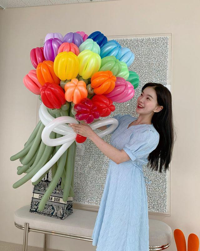 Tận dụng sự nổi tiếng, Haneul đã mở một thương hiệu nội y riêng. Từ đó, tên tuổi của cô không chỉ dừng lại ở vẻ ngoài xinh đẹp mà còn được biết đến như nữ CEO tài năng.