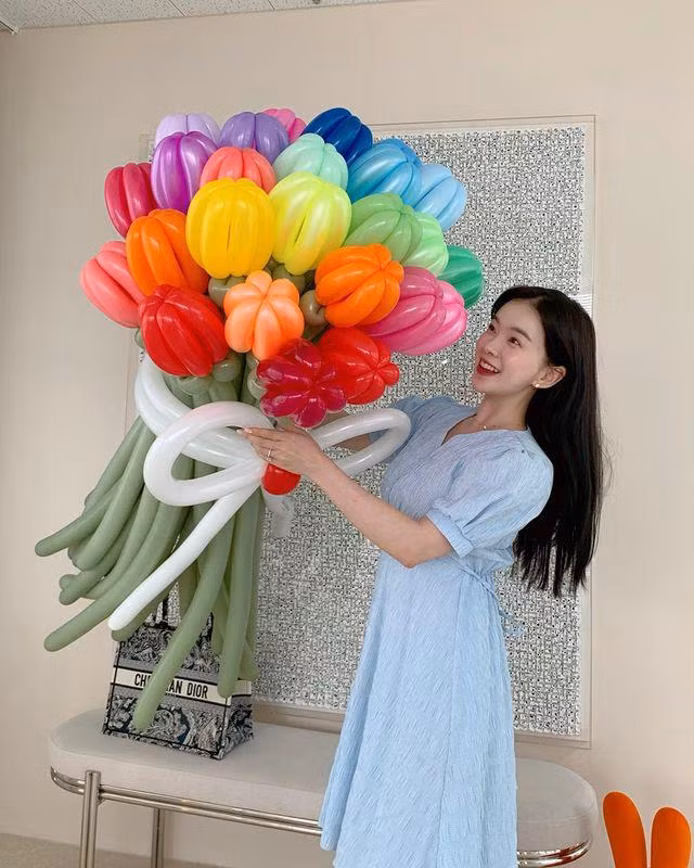 Tận dụng sự nổi tiếng, Haneul đã mở một thương hiệu nội y riêng. Từ đó, tên tuổi của cô không chỉ dừng lại ở vẻ ngoài xinh đẹp mà còn được biết đến như nữ CEO tài năng.