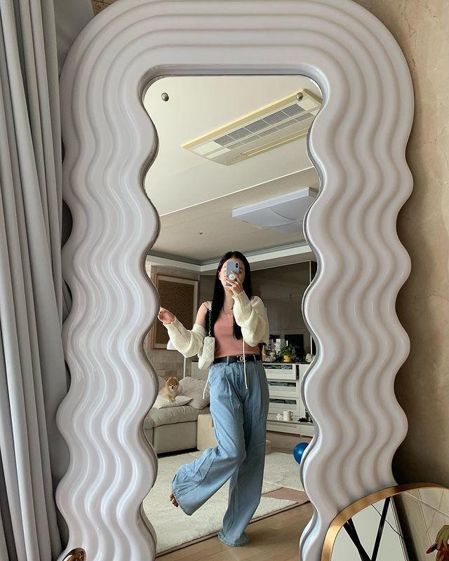 Haneul có chiều cao khoảng 1m60. Theo nhiều người nhận xét, đây cũng là khuyết điểm hình thể duy nhất của cô.