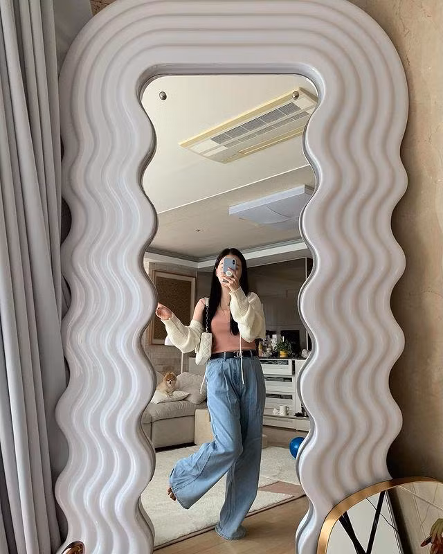 Haneul có chiều cao khoảng 1m60. Theo nhiều người nhận xét, đây cũng là khuyết điểm hình thể duy nhất của cô.