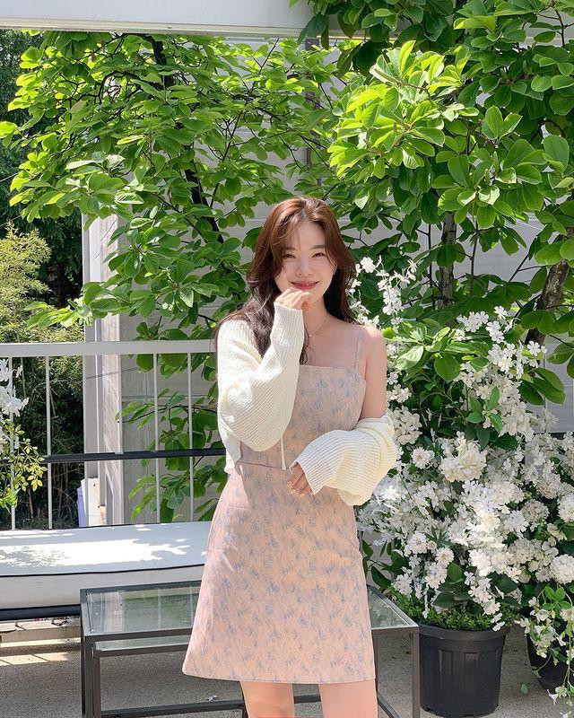 Sau khi lấy chồng, Haneul gần như lui về ở ẩn. Người đẹp dành thời gian để kinh doanh thương hiệu mỹ phẩm và không còn nhận chụp hình quảng cáo nội y.