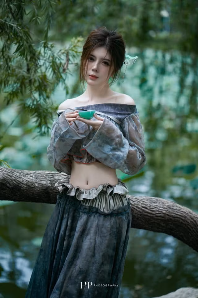 Ở tuổi 31, Lilly Luta vẫn xinh đẹp, trẻ trung như hơn 10 năm trước bước chân vào showbiz. Ảnh: FBNV