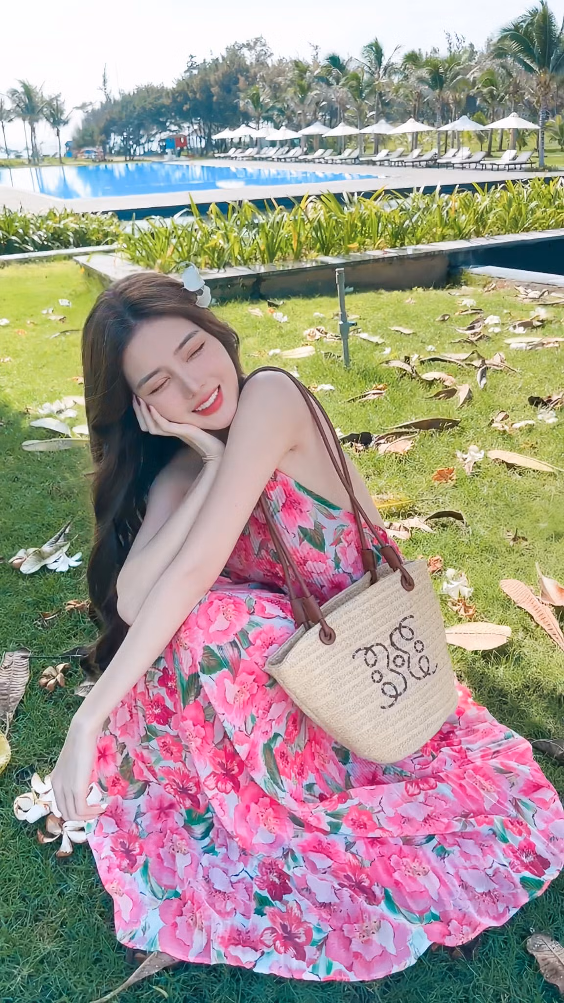 Điều khiến cư dân mạng trầm trồ chính là nhan sắc Lilly Luta ngày càng thăng hạng theo thời gian.