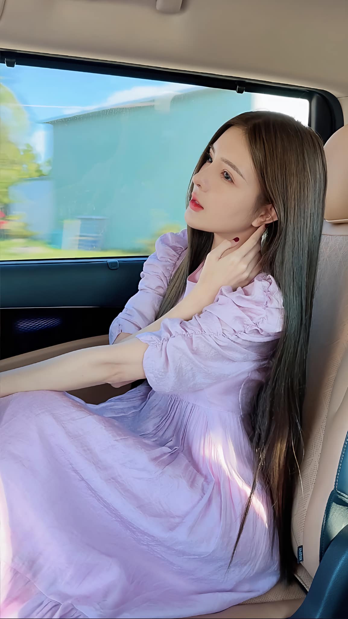 "Búp bê sống" phiên bản Việt được đánh giá cao bởi nhan sắc ngọt ngào cùng thân hình mỏng manh, thanh thoát.