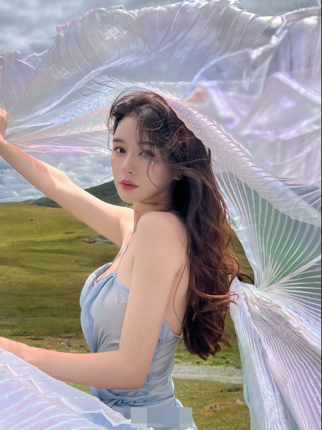 Zhou Ziran sinh năm 1995, hot girl Trung Quốc là người mẫu nổi tiếng trên mạng xã hội của đất nước tỷ dân.