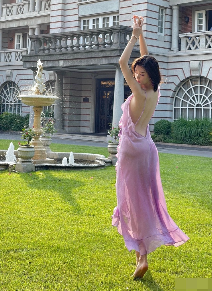 Trên trang cá nhân với hơn 750 nghìn người theo dõi, Zhou Ziran đăng tải nhiều hình ảnh đời thường.