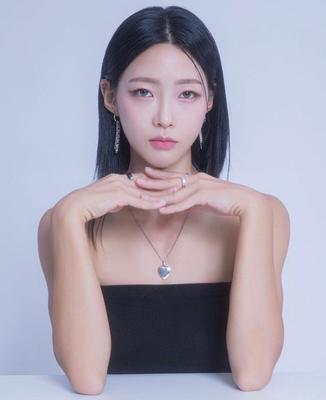 Trên mạng xã hội, Kim Min Ji có tới hơn 130.000 người theo dõi.