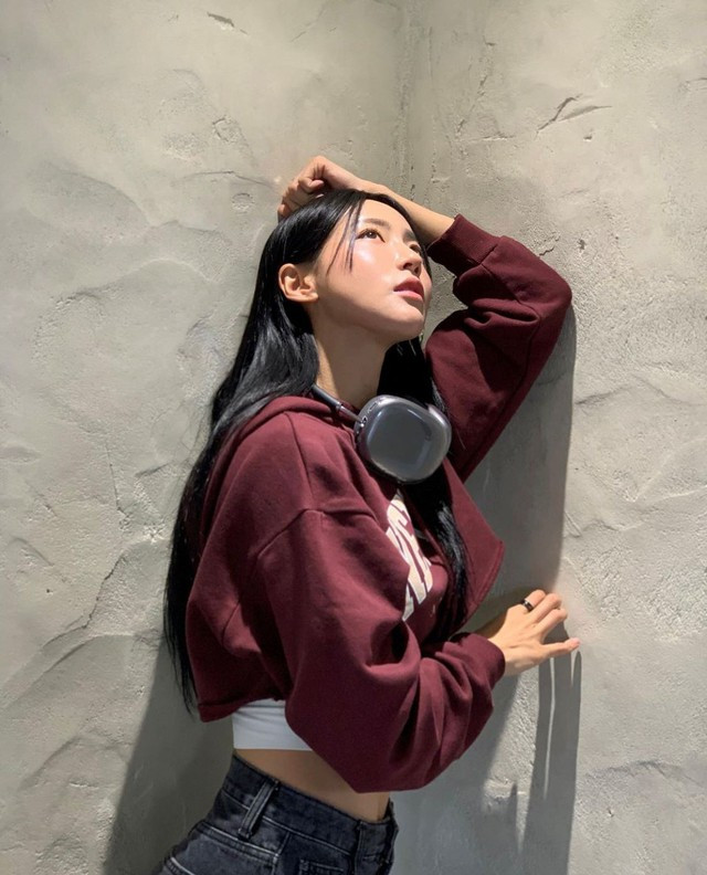 Mỗi lần xuất hiện, Kim Min Ji còn "gây sốt" trên đường đua nhờ sở hữu ngoại hình đẹp chẳng kém gì các nữ thần tượng K-pop.