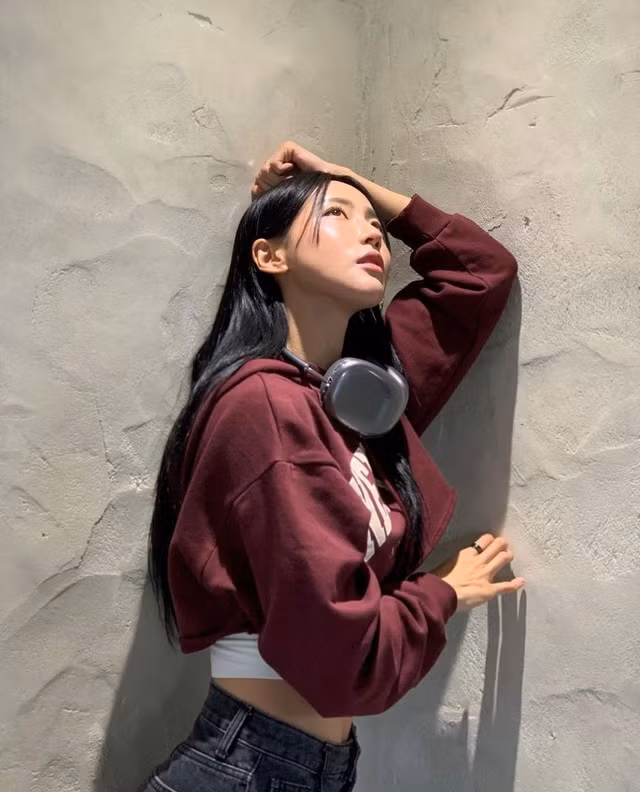 Mỗi lần xuất hiện, Kim Min Ji còn "gây sốt" trên đường đua nhờ sở hữu ngoại hình đẹp chẳng kém gì các nữ thần tượng K-pop.