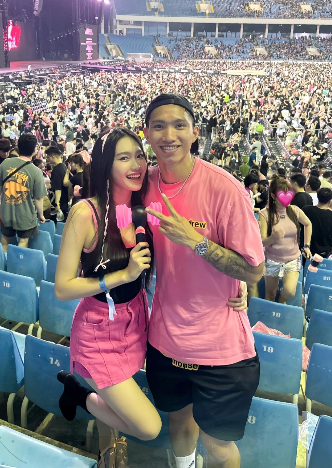 Còn Doãn Hải My, cô nàng sinh năm 2001 thì ghi điểm bởi nhan sắc ngọt ngào, ứng xử tinh tế và có thành tích học tập tốt.