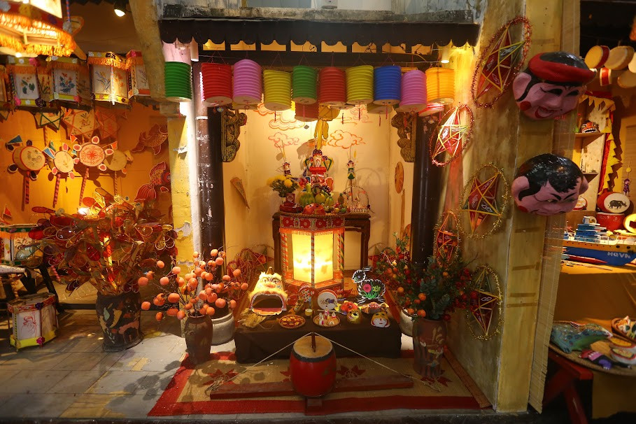 Nổi bật nhất là đèn cá chép hóa long, đèn cá chép trông trăng, đèn cua sống, đèn cua chín, đèn thỏ, đèn bướm, đèn tôm, đèn trống...