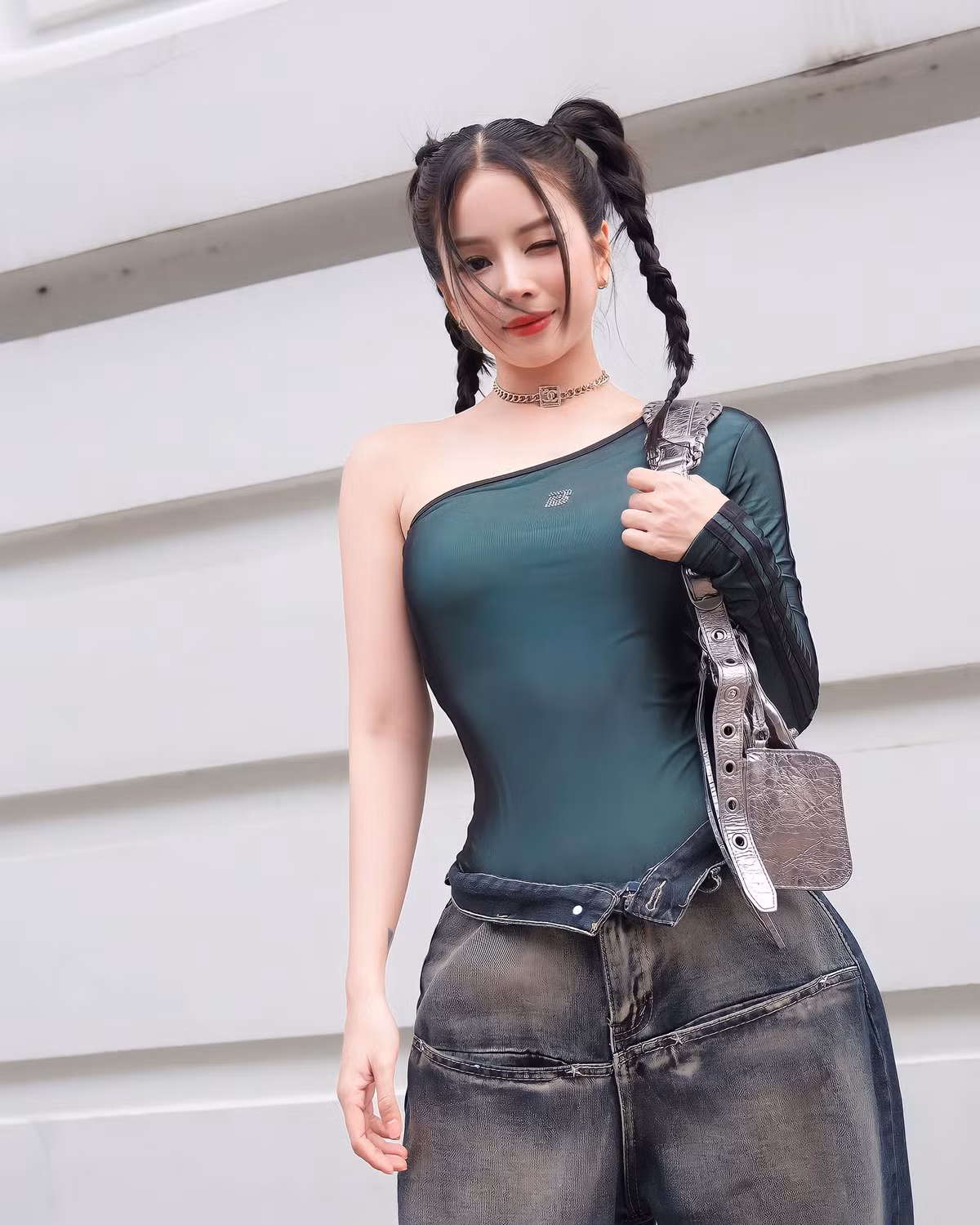 Nhiều bình luận cho rằng, cô thực sự phù hợp với phong cách này.