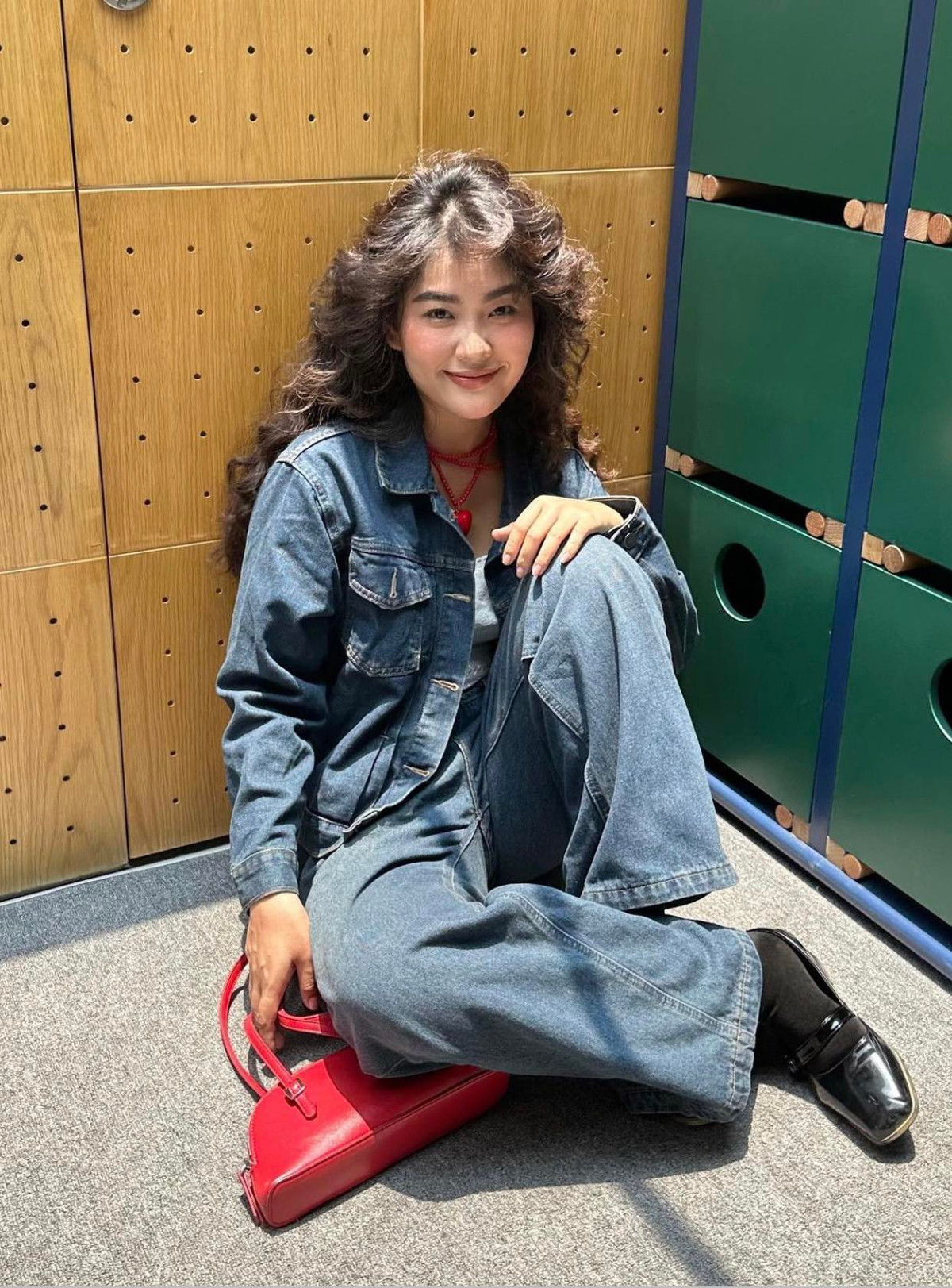 Để có một tủ đồ đúng chuẩn mỹ nhân đời đầu, Bách Liên đã săn lùng đủ những shop đồ 2hand để tìm kiếm những bộ đồ hợp phong cách nhất.