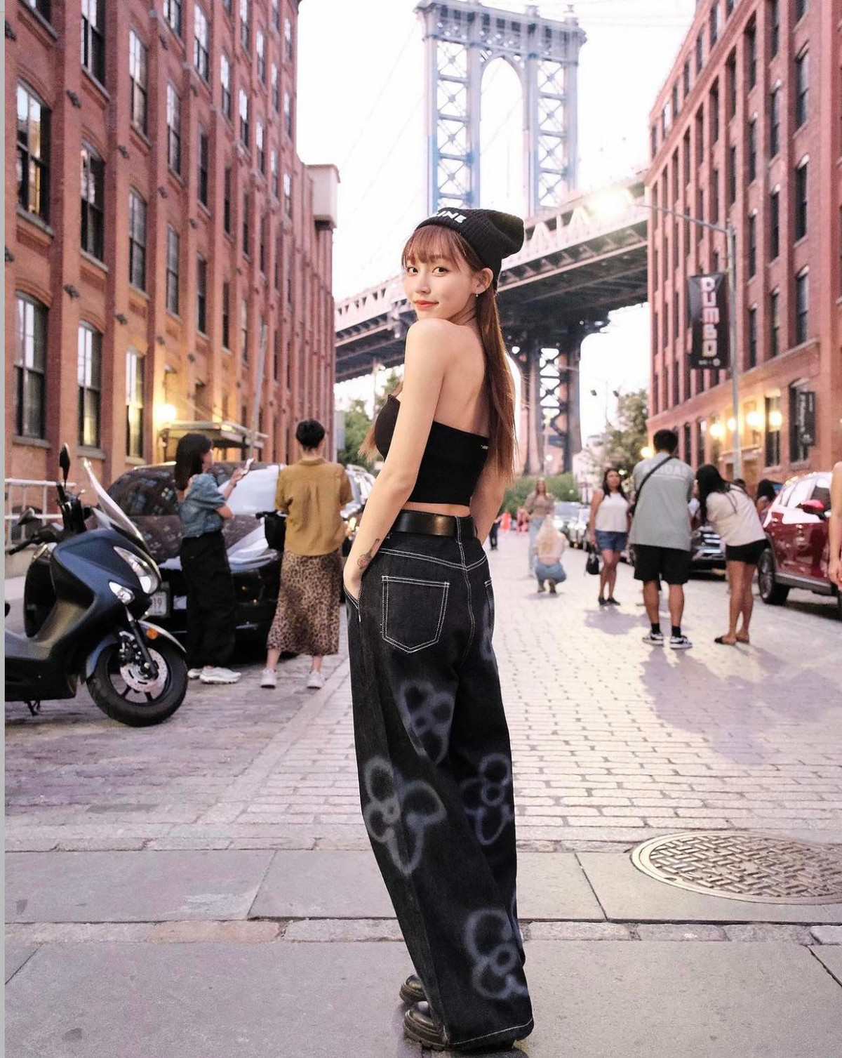 Trên trang cá nhân, cô thường chia sẻ ảnh gợi cảm, dáng đẹp không mỡ thừa.