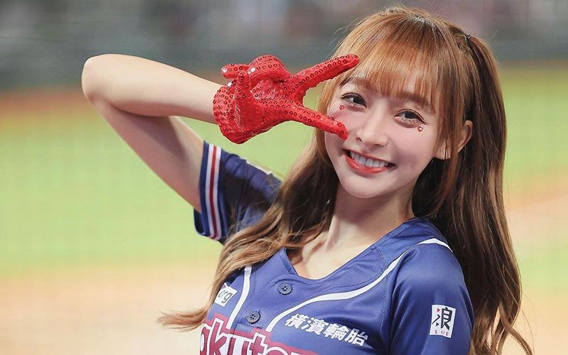 Gái xinh có hơn 1,7 triệu người theo dõi, là kols, người có sức ảnh hưởng đến cộng đồng trẻ tại Nhật Bản.