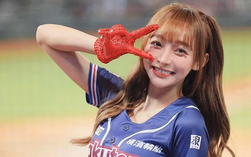 Gái xinh có hơn 1,7 triệu người theo dõi, là kols, người có sức ảnh hưởng đến cộng đồng trẻ tại Nhật Bản.