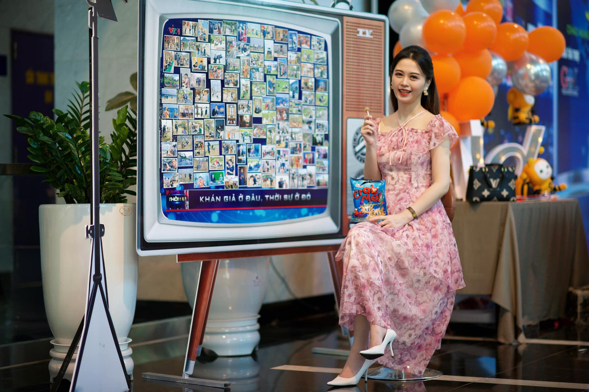 Bà mẹ đông con nhất VTV được khen ngợi dù qua nhiều lần sinh nở nhưng vẫn luôn trẻ trung, xinh đẹp.