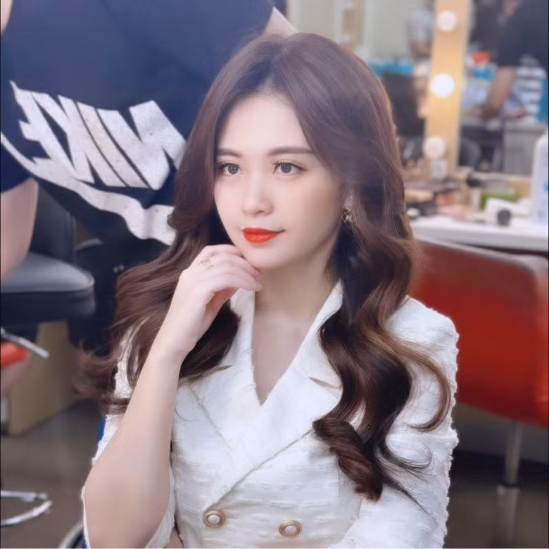 Nhìn vẻ ngoài trẻ trung, xinh đẹp, ít ai biết được cô đã là bà mẹ 4 con, cũng là một trong những BTV có đông con nhất đài VTV.