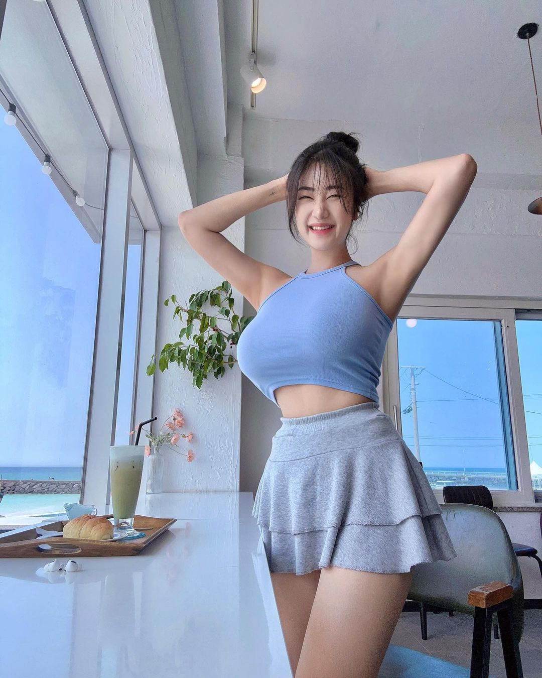 Nhan sắc xinh đẹp, ngọt ngào của hot girl xứ sở kim chi được cư dân mạng đánh giá cao.