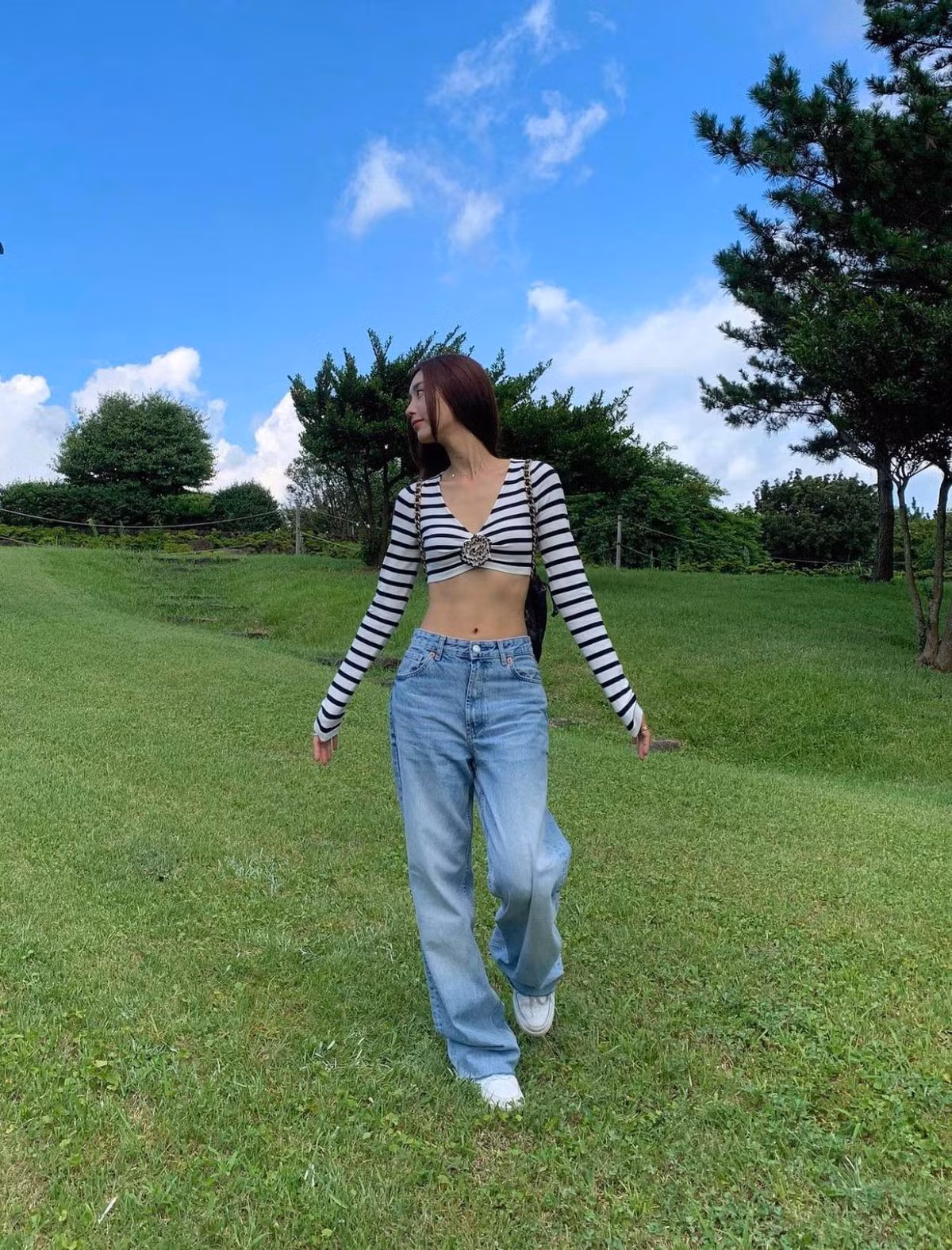 Người đẹp chỉ mới hoạt động chính thức với vai trò fashionista, beauty blogger nhưng nhanh chóng trở thành hiện tượng.