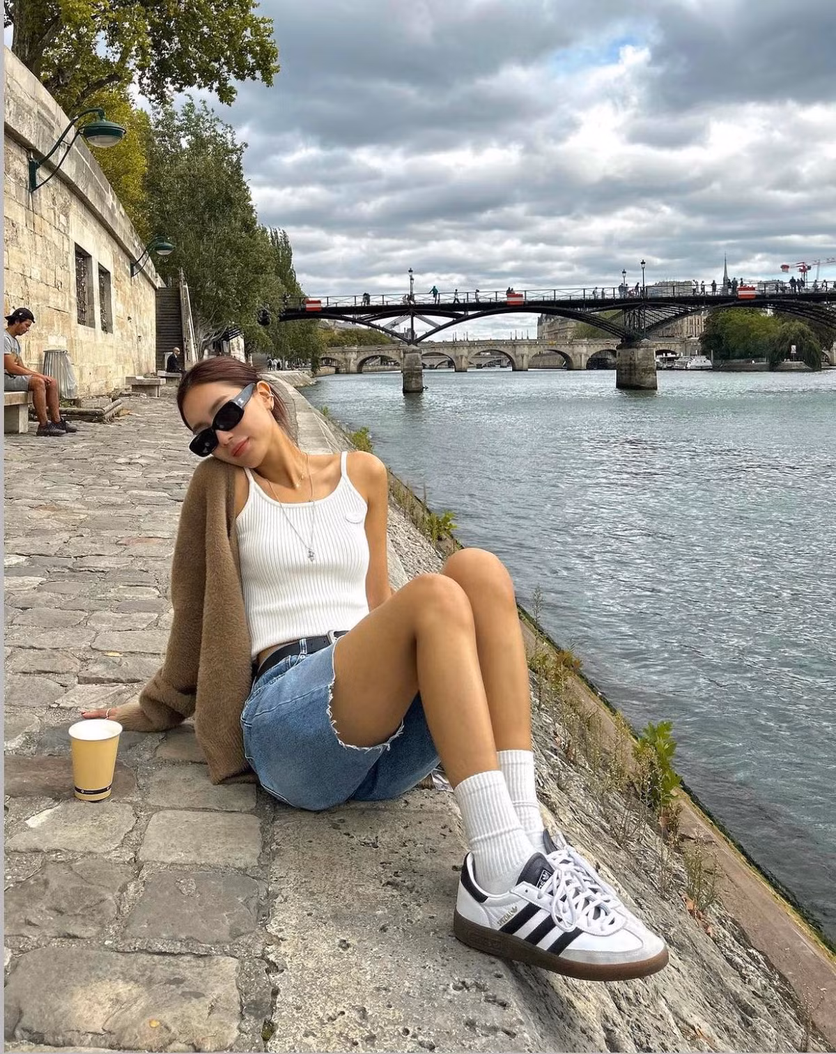 Yeli có phong cách thời trang phóng khoáng nhưng cũng chừng mực.