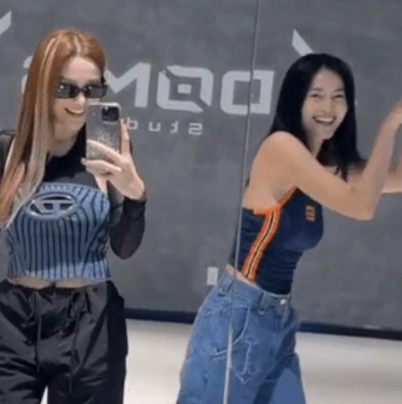 Người đẹp nói không ngại khó khăn, sẽ tham gia chương trình với tinh thần cống hiến hết mình. Trước đó, cô dành hai tháng đi học thanh nhạc, vũ đạo để xuất hiện chỉn chu tại Đạp gió.