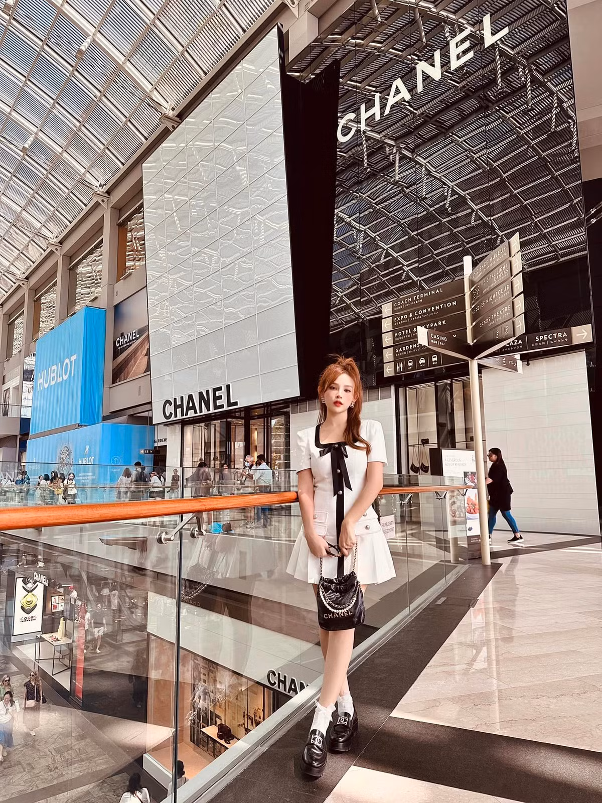 Hiện tại gia đình Huyền Baby đang ở trong một căn biệt thự 100 tỷ do Quang Huy tặng vợ nhân dịp Valentine 2020.