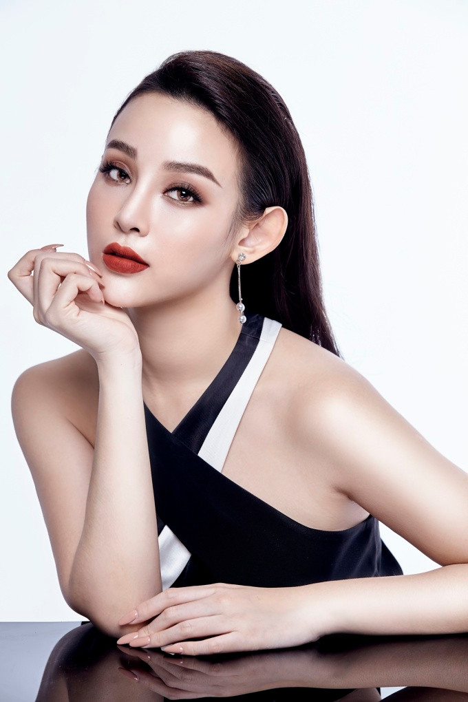 Sự góp mặt của Huyền Baby gây bất ngờ bởi 10 năm bước vào cuộc sống hào môn, người đẹp không có bất kỳ hoạt động nghệ thuật nào.