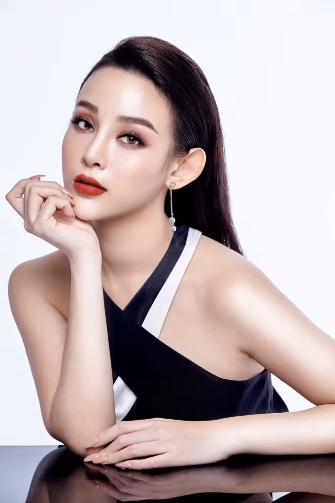 Sự góp mặt của Huyền Baby gây bất ngờ bởi 10 năm bước vào cuộc sống hào môn, người đẹp không có bất kỳ hoạt động nghệ thuật nào.