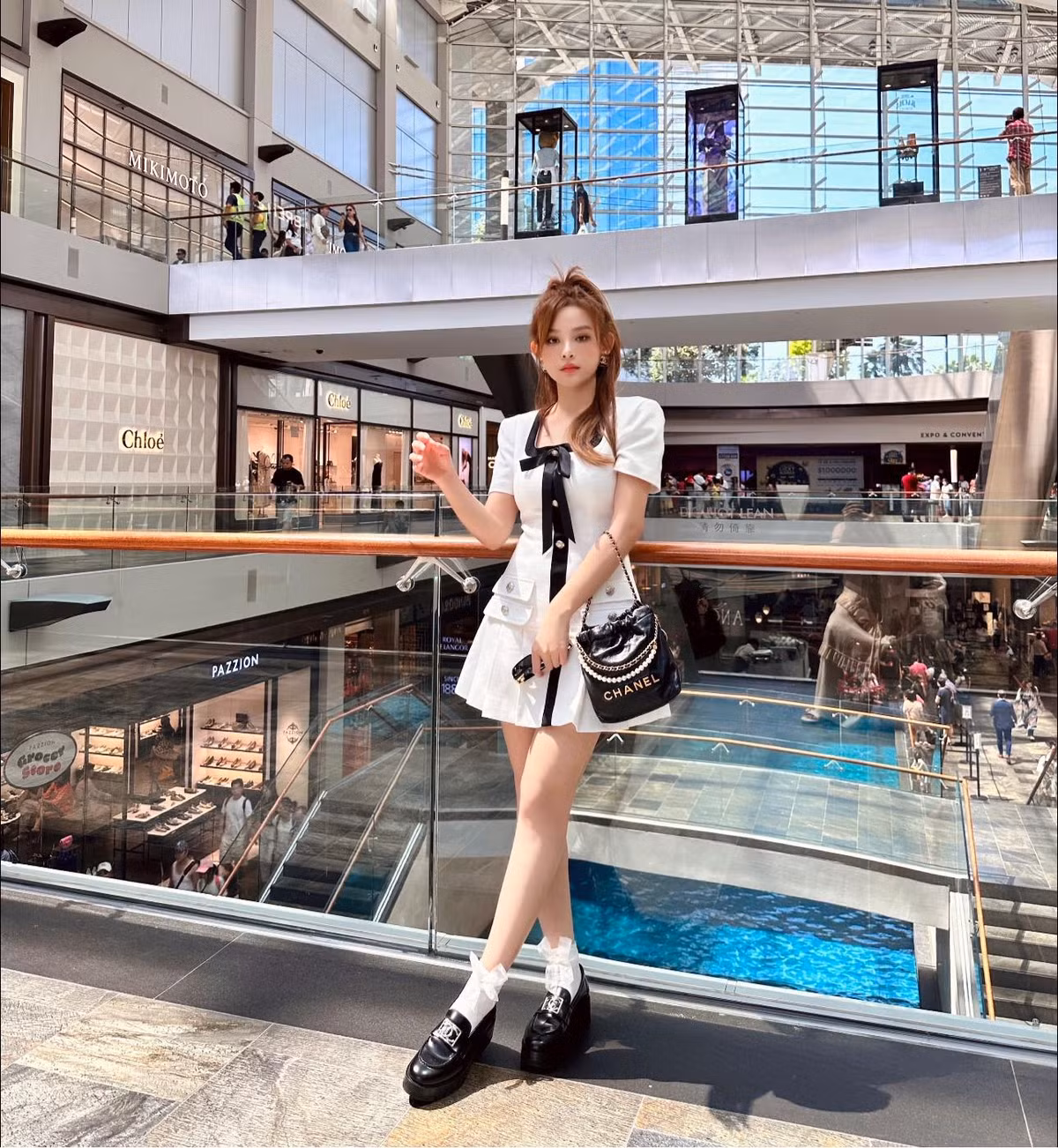 Năm 2013, giữa lúc sự nghiệp đang phát triển, Huyền Baby bất ngờ theo chồng bỏ cuộc chơi. Ông xã của cựu hot girl là Quang Huy - một doanh nhân ở TP.HCM.