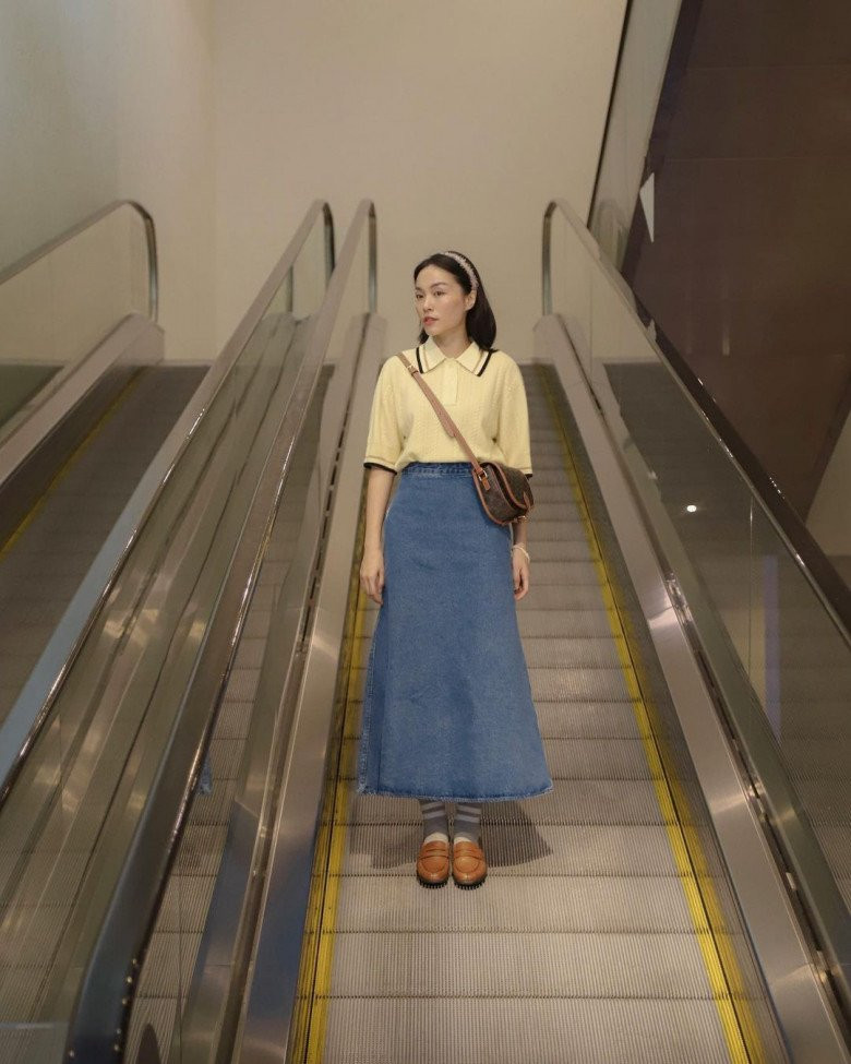 Cô nàng còn ghi điểm bởi phong cách thời trang sành điệu, thanh lịch.