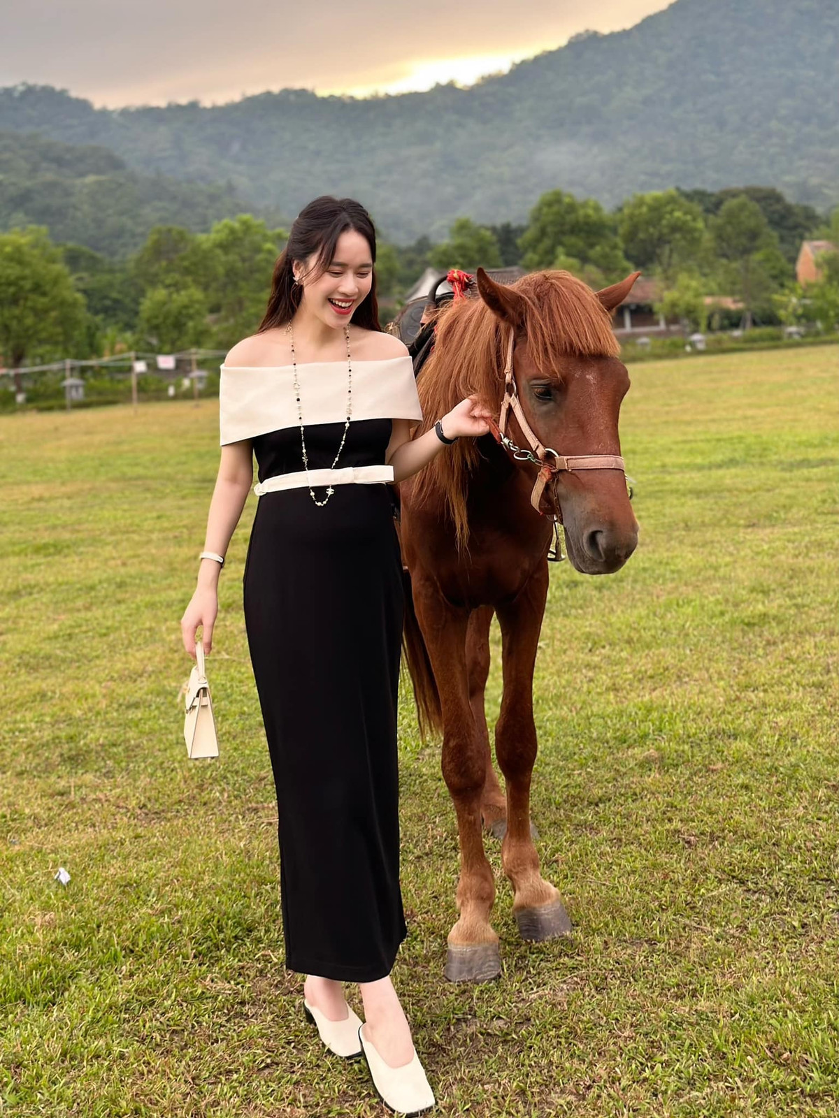 Hiện tại Ngô Mai Phương đã kết hôn với ông xã là Tiến sĩ được gần 2 năm, chuẩn bị đón em bé đầu lòng.